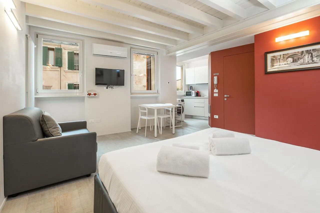 Vicolo Zini Apartments Verona Italy